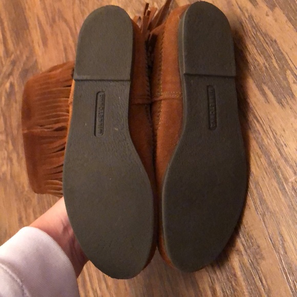 Minnetonka Fringe Brown Boots - Picture 5 of 6
